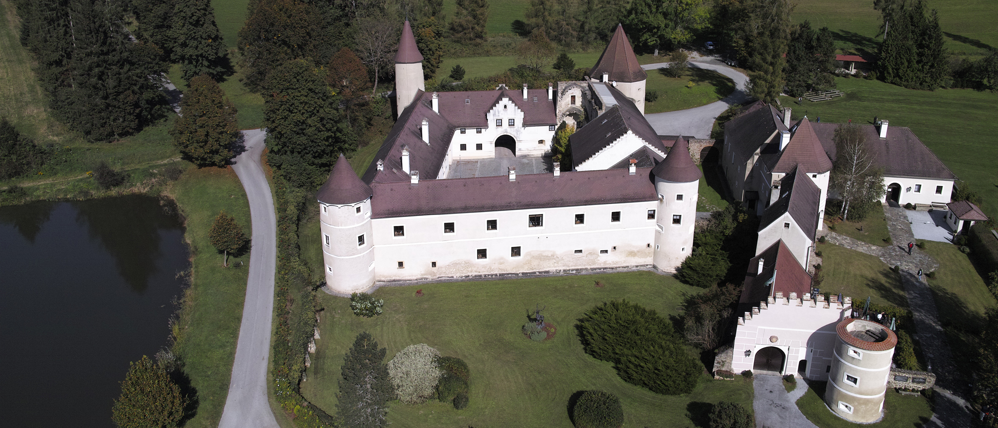 Schloss Waldreichs © NÖ Falknerei- & Greifvogelzentrum